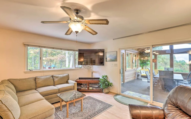 Stunning Fletcher Home: Hot Tub + Fire Pit!