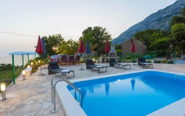 Gorgeous Villa in Tučepi with Private Swimming Pool