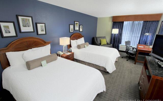 Hilton Garden Inn Westbury 2