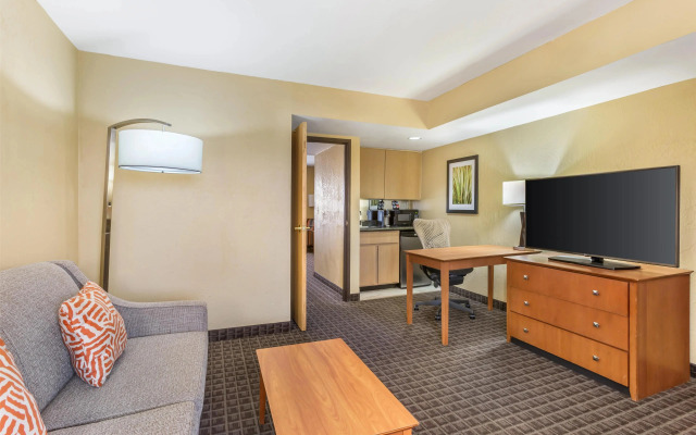 Best Western Plus Scottsdale Thunderbird Suites
