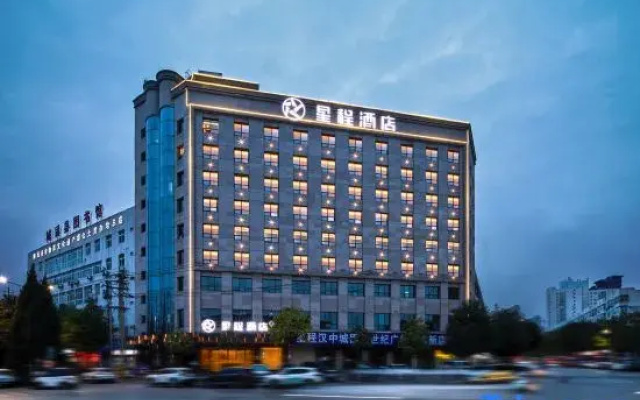 Starway Hotel (Chenggu New Century Plaza)