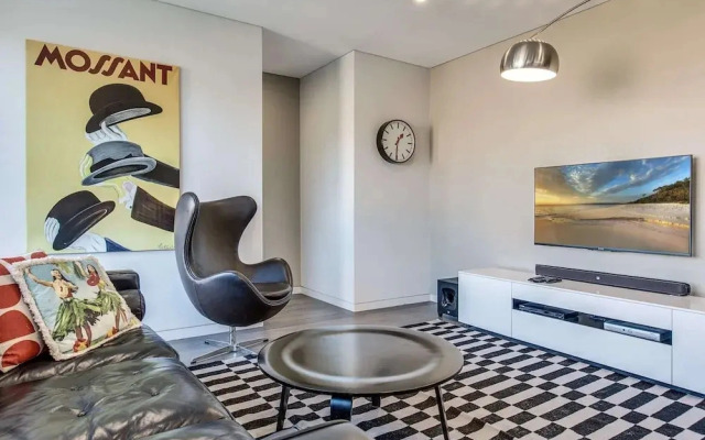 Professional Living Minutes From the City
