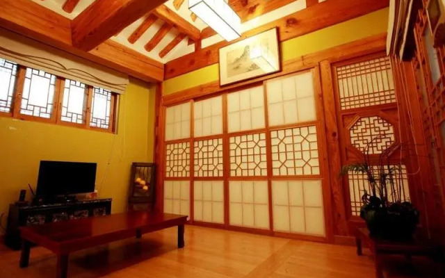 Hue N Hue Hanok Guesthouse