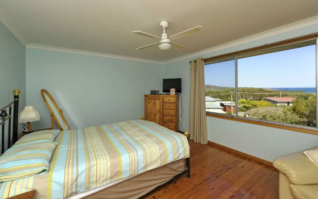 Pet Friendly Lentara St 10 - Fingal Bay