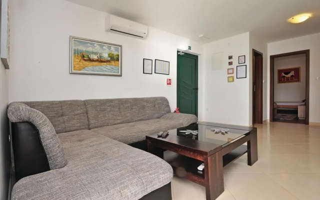 Beautiful Home in Zatoglav With Jacuzzi, Wifi and 4 Bedrooms