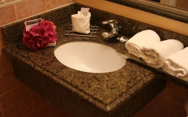 Relax Inn And Suites