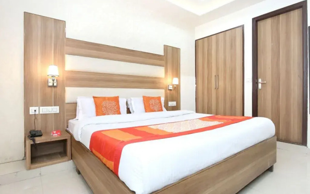 OYO 10940 Hotel Waves