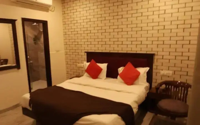 OYO Rooms Sector 22 Mobile Market