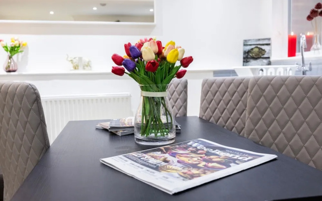 2 Bedroom Charming Family Apartment