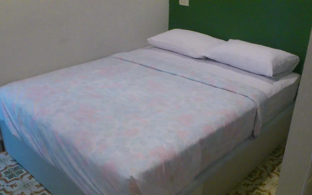 B-trio Guesthouse