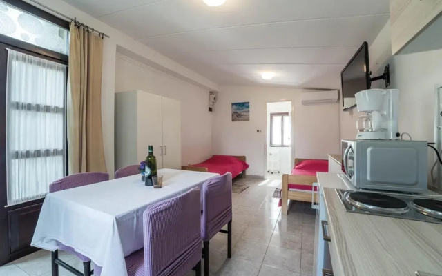 Stunning Home in Tar With Wifi and 0 Bedrooms