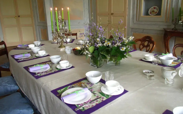 Chateau De Vauloge