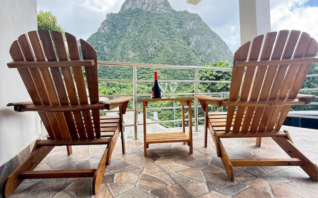 You 4 Ric Piton Suites