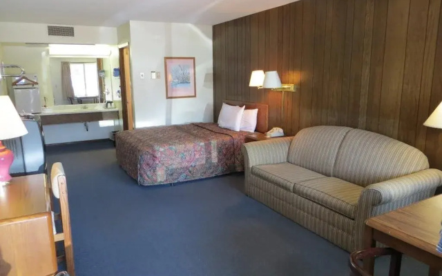 CoachLight Motel