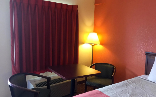 Motel 6 Opelika, AL
