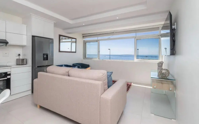 Sea Views by the Promenade at Oceanmist Studio