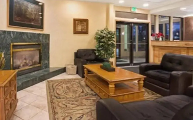 Days Inn & Suites by Wyndham Golden/Denver West
