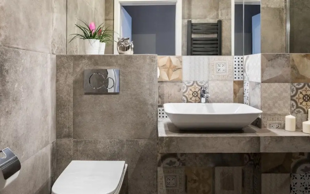 Apartments with Event Space & Hot Tub