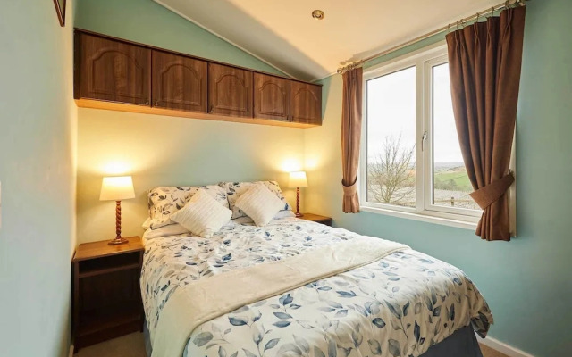 Host Stay - The Lodge High House