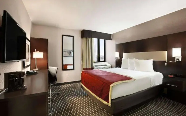 LeTap Hotel near AirTrain JFK Airport