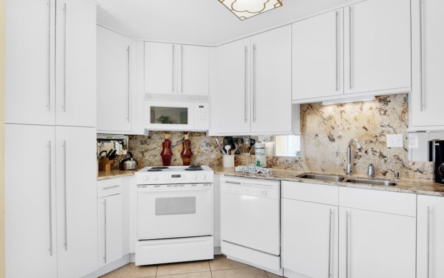 Shoreline Towers Townhouse 4-1