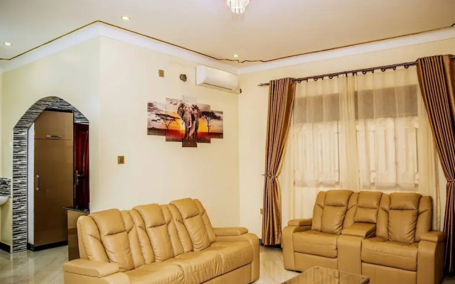 2 Bed - Sleeps 4 - Parking - 20 min to Airport