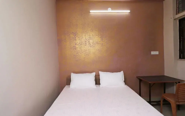 SPOT ON 37467 Shivram Hotel