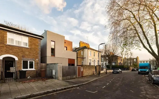 The Victoria Park Sanctuary - Stunning 2bdr Flat