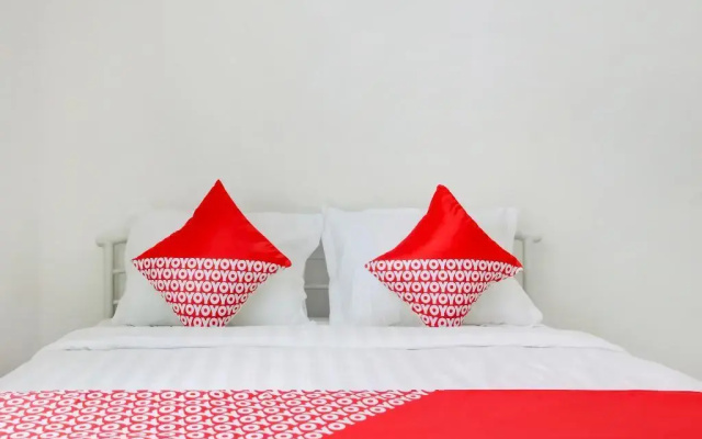 OYO 3512 Golden White House
