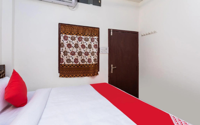 OYO 30888 Hotel Mahadev