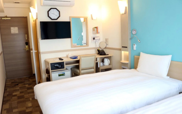 Отель Toyoko Inn Osaka Kyobashi Sakuranomiya