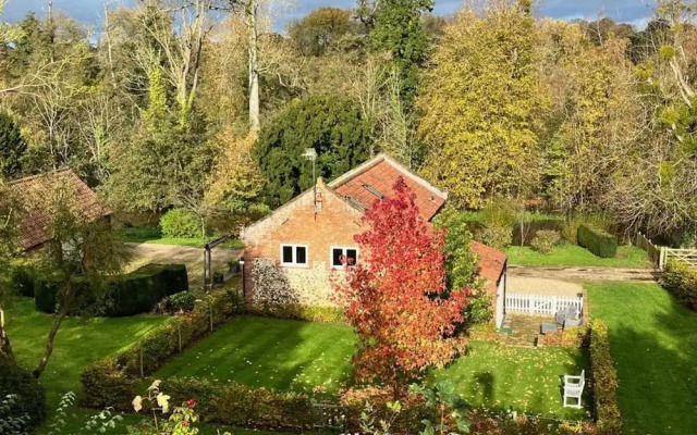 Host Stay Boathouse Barn