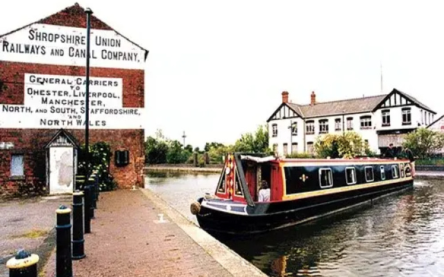 Canalboat Club At Blackwater Meadow