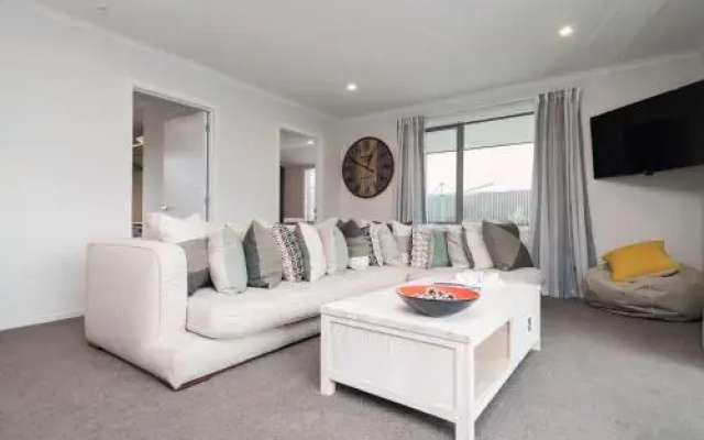 Luxury Rata Apartment - A