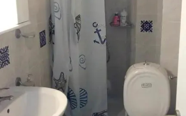 Small apartment 10 min (walk) from Piraeus port