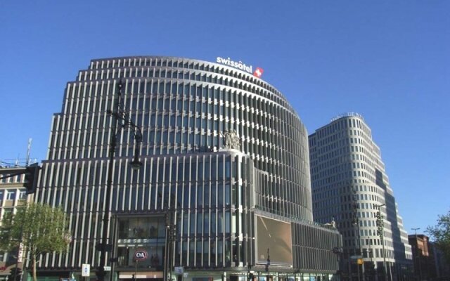 Отель Swissôtel Berlin Германия, Берлин - 2 отзыва об отеле, цены и фото номеров - забронировать отель Swissôtel Berlin онлайн вид на фасад