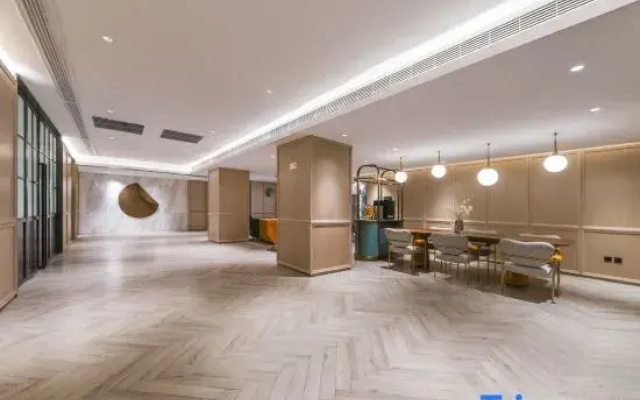 Orange Hotel (changshou road Subway Station Branch)