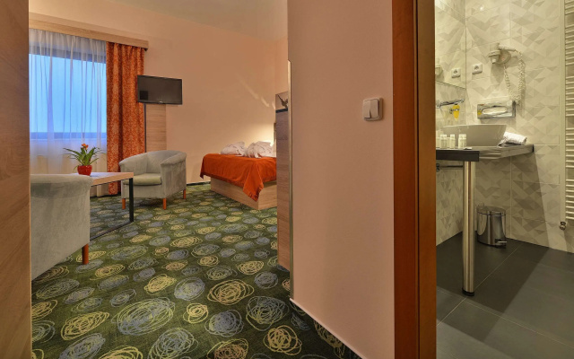 Ramada by Wyndham Airport Prague