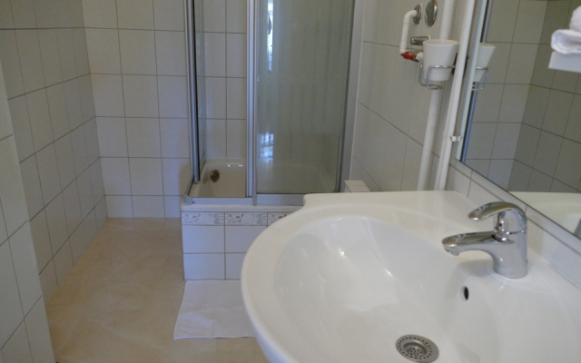 Apartment Ruza - 300 m from sea: A1 Trogir, Riviera Trogir