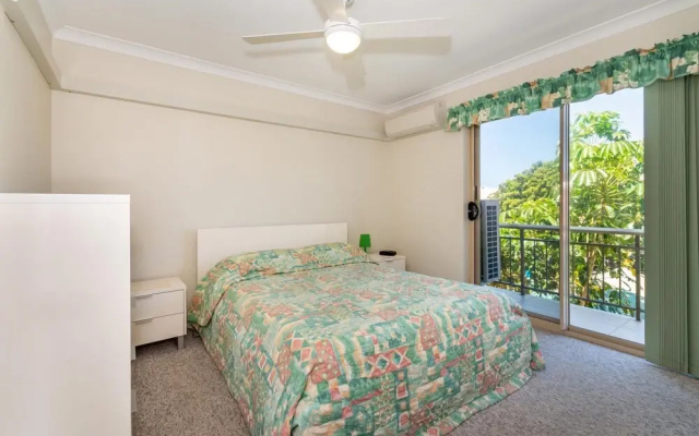 Freshly revovated Dog Friendly House walking distance to Waterfront!