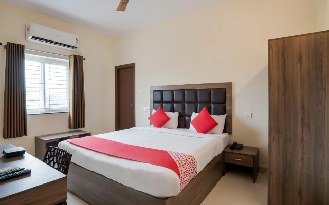 OYO 28637 Gokul Grand