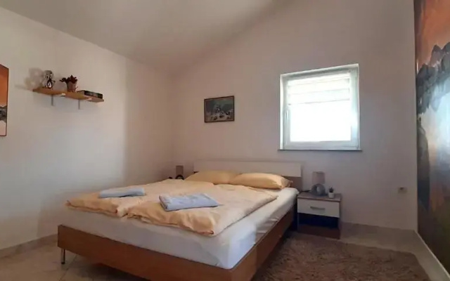 Apartments Hajl
