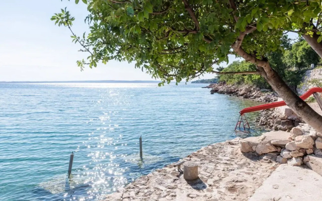Soothing Holiday Home in Starigrad near Sea