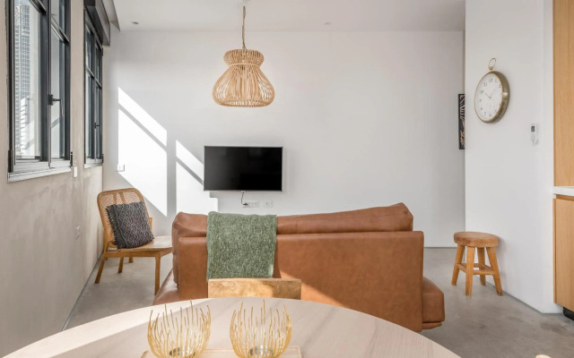 Trendy and cosy apartment / Balcony