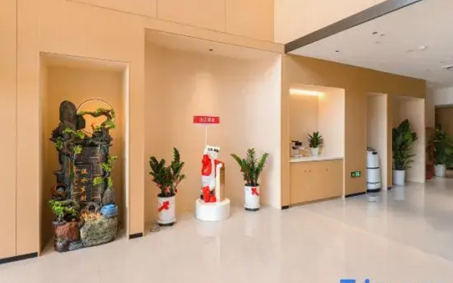 Qingmu Select Hotel (Nanjing Cuiping Crystal Plaza)