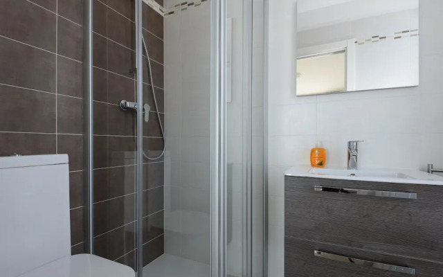 Chic Flat Just Steps From the Beach