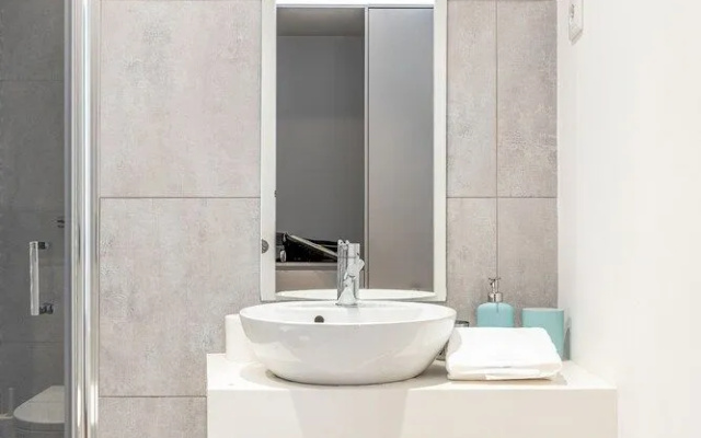 Mitch1 · Spacious Duplex in Porto's Downtown A/C