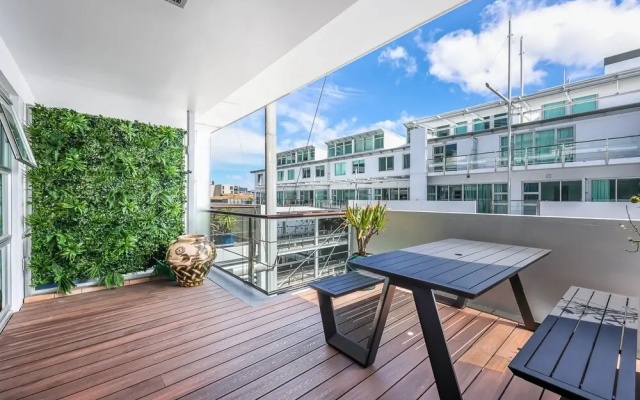 QV Modern Upscale Apartment w Wifi 1046