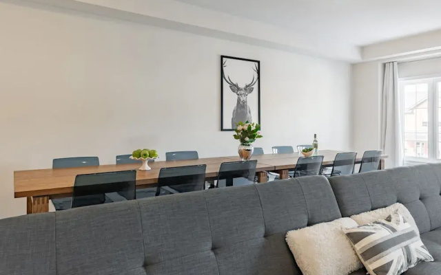Superb Brand New Spacious Town Home