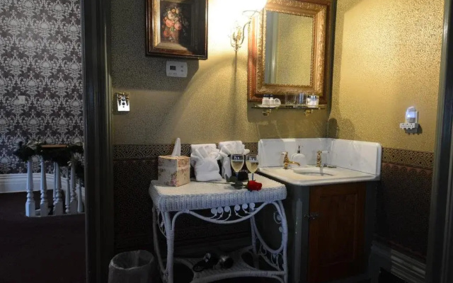 DeLano Mansion Inn